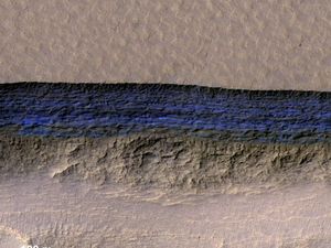 Wah! Lapisan Es Setebal 100 Meter Terdeteksi di Bawah Permukaan Mars