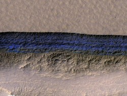 Wah! Lapisan Es Setebal 100 Meter Terdeteksi di Bawah Permukaan Mars