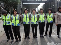 Adem Bener, Polwan Cantik Ikut Jaga Demo di Kantor Facebook