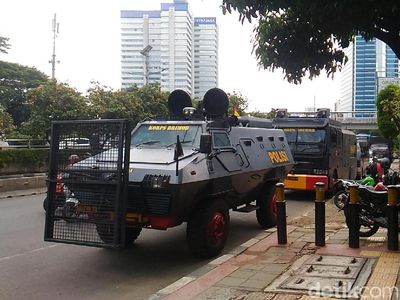 Foto: Penjagaan di Kantor Facebook Jelang Didemo FPI