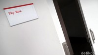 Empat sky box itu rencananya akan digunakan untuk tamu VVIP yang mau menyewa satu ruangan.