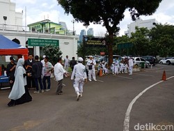 Massa Pendemo Kantor Facebook Mulai Padati Masjid Al-Azhar