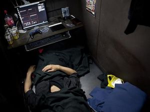 Banyak Orang Jepang Hanya Mampu Tinggal di Warnet