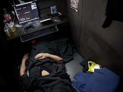 Banyak Orang Jepang Hanya Mampu Tinggal di Warnet