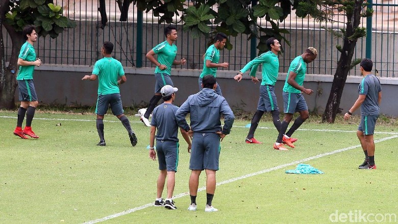 Antusiasme Timnas Indonesia Jelang Hadapi Islandia di GBK Antusiasme Timnas Indonesia Jelang Hadapi Islandia di GBK