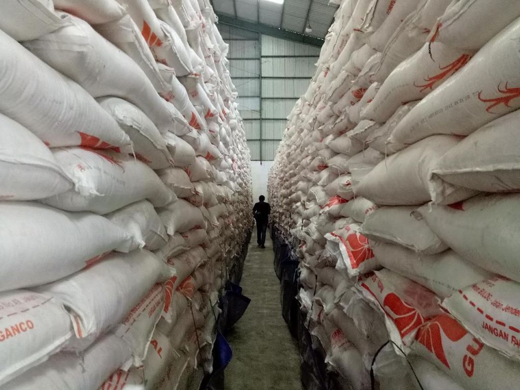 Jelang Natal, Stok Beras Bulog di Maluku 13.000 Ton Jelang Natal, Stok Beras Bulog di Maluku 13.000 Ton