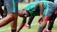 Boaz Salosa berlatih fisik jelang menghadapi Islandia.