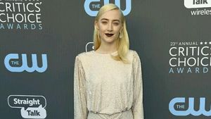Foto: Gorgeous! 10 Selebriti Berbusana Terbaik di Critics Choice Awards