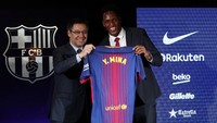 Mina, yang dibeli dari Palmeiras, menandatangani kontrak bersama Barcelona pada Sabtu (13/1/2017) waktu setempat. (REUTERS/Albert Gea)