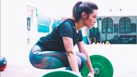 Foto: Rahasia Tubuh Kencang Krisdayanti Hingga Raisa, Rutin Squat!
