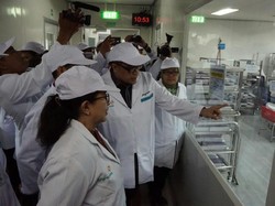 Menkes Cek Pabrik Vaksin Difteri di Bandung, Stok Dipastikan Aman