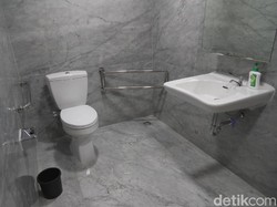 Kebersihan Toilet GBK Dikeluhkan, Jorok dan Banyak Partisi Berlubang