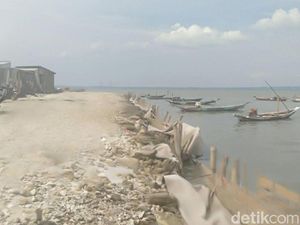 Antisipasi Banjir, Tanggul Laut Dibangun di Kampung Nelayan Kejawan