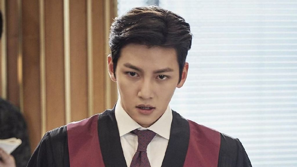 Penampilan Keren 7 Aktor Korea Saat Jadi Jaksa di Drama Ini Bikin Meleleh