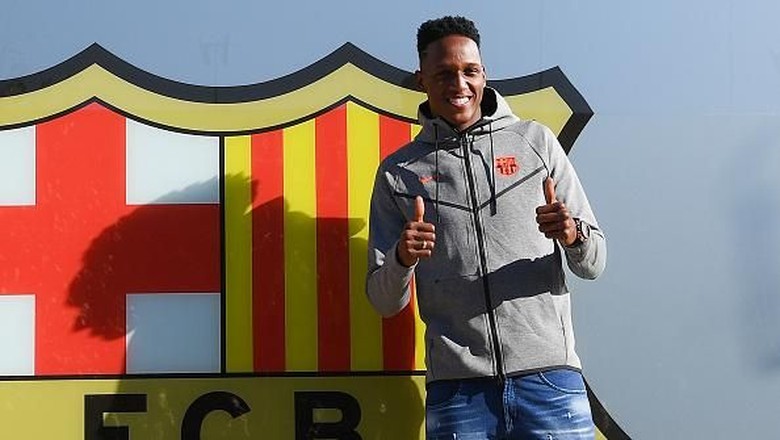 Yerry Mina Mau Belajar Banyak dari Pique dan Umtiti Yerry Mina Mau Belajar Banyak dari Pique dan Umtiti