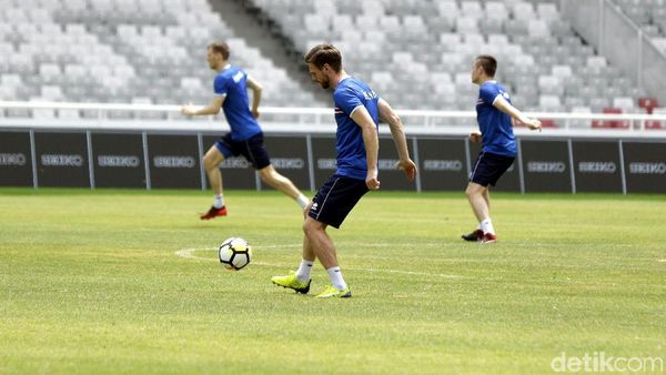 Foto: Timnas Islandia Jajal Rumput GBK
