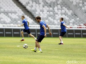 Foto: Timnas Islandia Jajal Rumput GBK