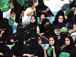 Pertama Kali, Perempuan Arab Saudi Boleh Tonton Sepak Bola di Stadion