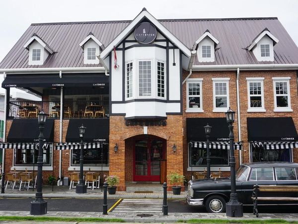 Mengintip 10 Spot Foto Instagramable di Kafe Jogja Rasa London!