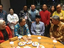 Hadiri Perayaan Natal di JIExpo, Anies-Sandi Kompak Pakai Batik
