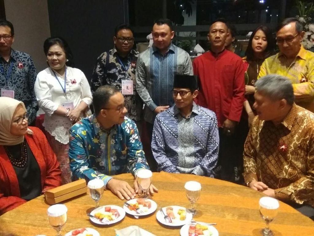 Hadiri Perayaan Natal di JIExpo, Anies-Sandi Kompak Pakai Batik Hadiri Perayaan Natal di JIExpo, Anies-Sandi Kompak Pakai Batik
