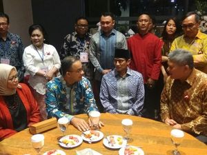 Hadiri Perayaan Natal di JIExpo, Anies-Sandi Kompak Pakai Batik Hadiri Perayaan Natal di JIExpo, Anies-Sandi Kompak Pakai Batik