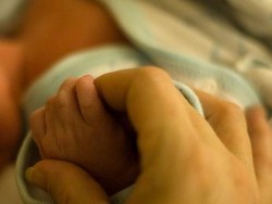 Warga Australia Keluar Banyak Uang Untuk Memiliki Bayi