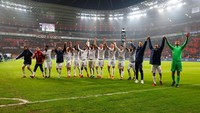 Berkat kemenangan ini, Bayern memuncaki klasemen Bundesliga dengan 44 poin. Mereka unggul 14 poin atas Schalke yang jadi pesaing terdekat. Foto: Wolfgang Rattay/Reuters