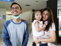 Ruben Onsu Beri Kejutan Ulang Tahun di Mal, Sarwendah Menangis