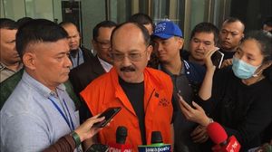 Foto: Fredrich Yunadi Kenakan Rompi Oranye Tahanan KPK
