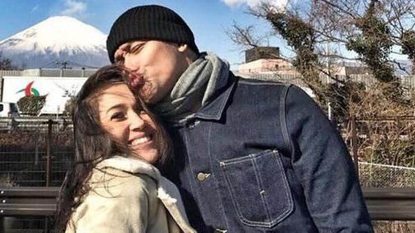 Lupakan 2017, Tora Sudiro dan Mieke Amalia Awali 2018 dengan Happy!