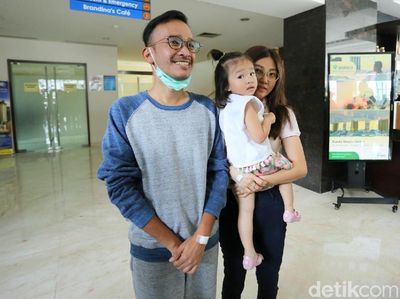 Senyum Semringah Ruben Onsu Pulang dari Rumah Sakit