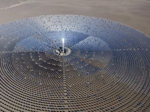 Tempat Pendaratan Alien? Bukan Ini Panel Surya Terbesar di Dunia