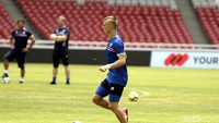 Timnas Islandia berlatih cukup serius meskipun kondisi cuaca panas.