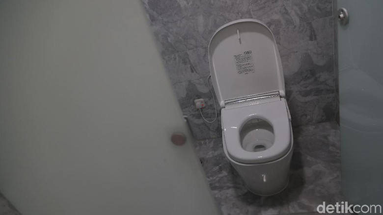 Toilet Canggih untuk Dicoba Presiden Jokowi di GBK Toilet Canggih untuk Dicoba Presiden Jokowi di GBK