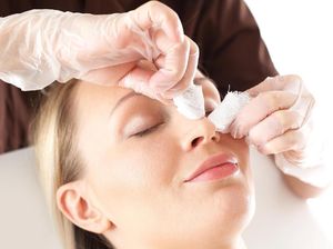 Vampire Facial ala Kim Kardashian Bisa Tularkan Hepatitis dan HIV Vampire Facial ala Kim Kardashian Bisa Tularkan Hepatitis dan HIV