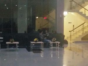 Dini Hari, Keluarga Fredrich Sambangi Gedung KPK