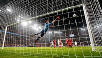 Namun, tendangan bebas James Rodriguez di injury time memantapkan kemenangan tim tamu. Foto: Wolfgang Rattay/Reuters