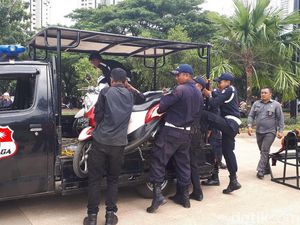 Parkir Sembarangan di SUGBK Jelang Indonesia Vs Islandia, Motor Ini Diciduk Parkir Sembarangan di SUGBK Jelang Indonesia Vs Islandia, Motor Ini Diciduk