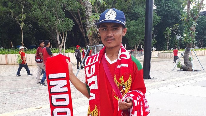 Tak Cuma Jualan Syal, Bobotoh Ini ke Jakarta karena Penasaran dengan SUGBK