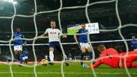 Tottenham Hotspur memetik kemenangan 4-0 saat menjamu Everton di Stadion Wembley, Minggu (14/1/2018) dini hari WIB. Dalam pertandingan itu, Kane mencetak dua gol ke gawang Everton. Foto: Eddie Keogh/Reuters