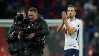 Rekor lain kini menanti Kane di Spurs: 266 gol milik Jimmy Greaves sang top skorer sepanjang masa klub. Kane sendiri kini sudah mengoleksi 127 gol di semua kompetisi bersama Spurs. Mampukah Kane? Foto: Eddie Keogh/Reuters
