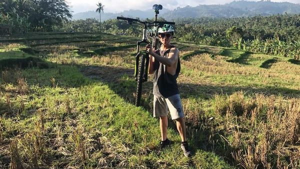 Intip Gaya 10 Artis dan Selebriti yang Doyan Gowes