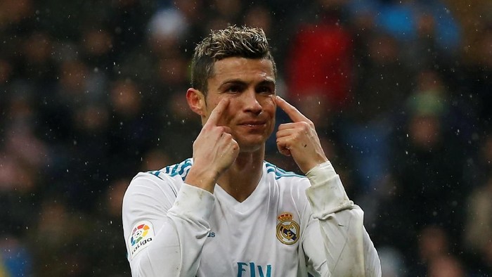 Ronaldo Kabarnya Ingin Gaji Setara Messi