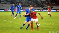 SUGBK kembali menggelar pertandingan usai direnovasi selama 16 bulan dengan biaya mencapai Rp 700 miliar. Laga Timnas Indonesia vs Islandia menjadi debutnya, di mana Indonesia kalah 1-4. (Foto: Ari Saputra/detikFoto)