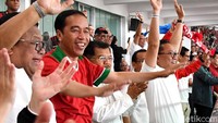 Begini ekspresi Jokowi saat meluapkan kegembiraannya saat Timnas Indonesia mencetak gol ke gawang Islandia.