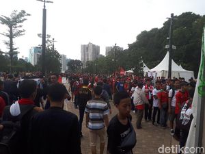 Jelang Indonesia Vs Islandia, SUGBK Memerah