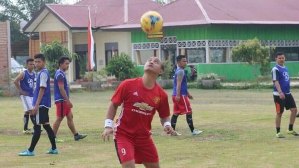 Foto: Ini Kapolres yang Viral karena Juggling Bola Bak Neymar