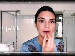 Yang Sebaiknya Dilakukan Saat Nggak PD karena Lihat Artis Cantik di Medsos