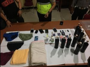 Gerebek Pesta Gay di Cianjur, Polisi Sita Celana Dalam dan Kondom Gerebek Pesta Gay di Cianjur, Polisi Sita Celana Dalam dan Kondom